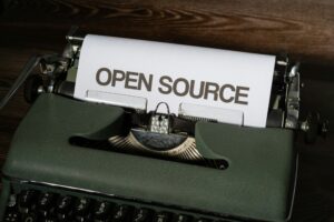 Evaluating Open Source vs Proprietary Software: Business Impact