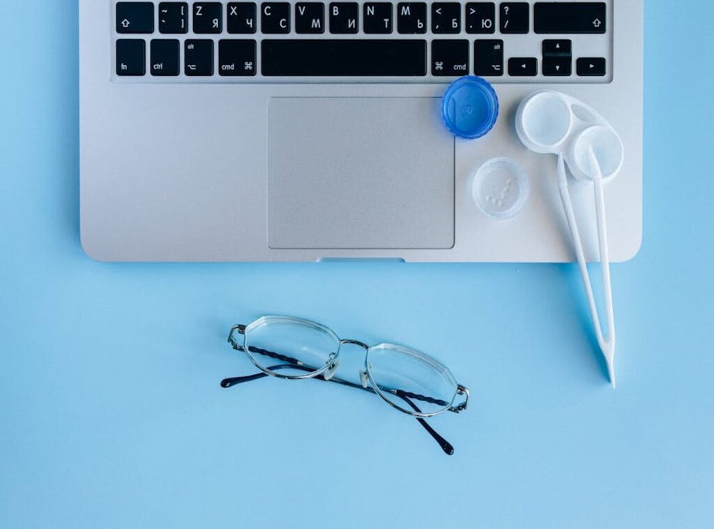 Laptop with Eye Tracking Cameras Fntkech